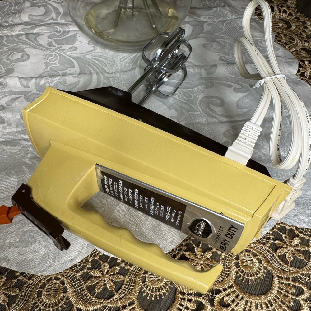 Sunbeam Heavy Duty Mixmaster Hand Mixer - Picture 3 of 4